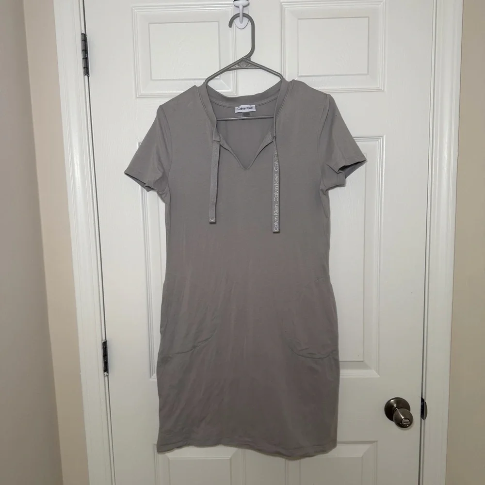 Calvin Klein Light Gray Athleisure Short Sleeve Golf Dress - Picture 1 of 5